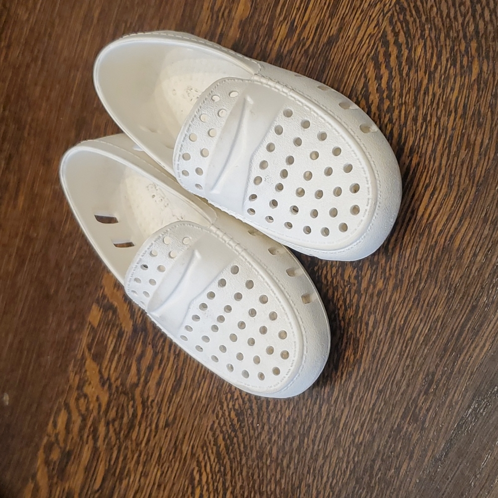 White floafers size 8 toddler